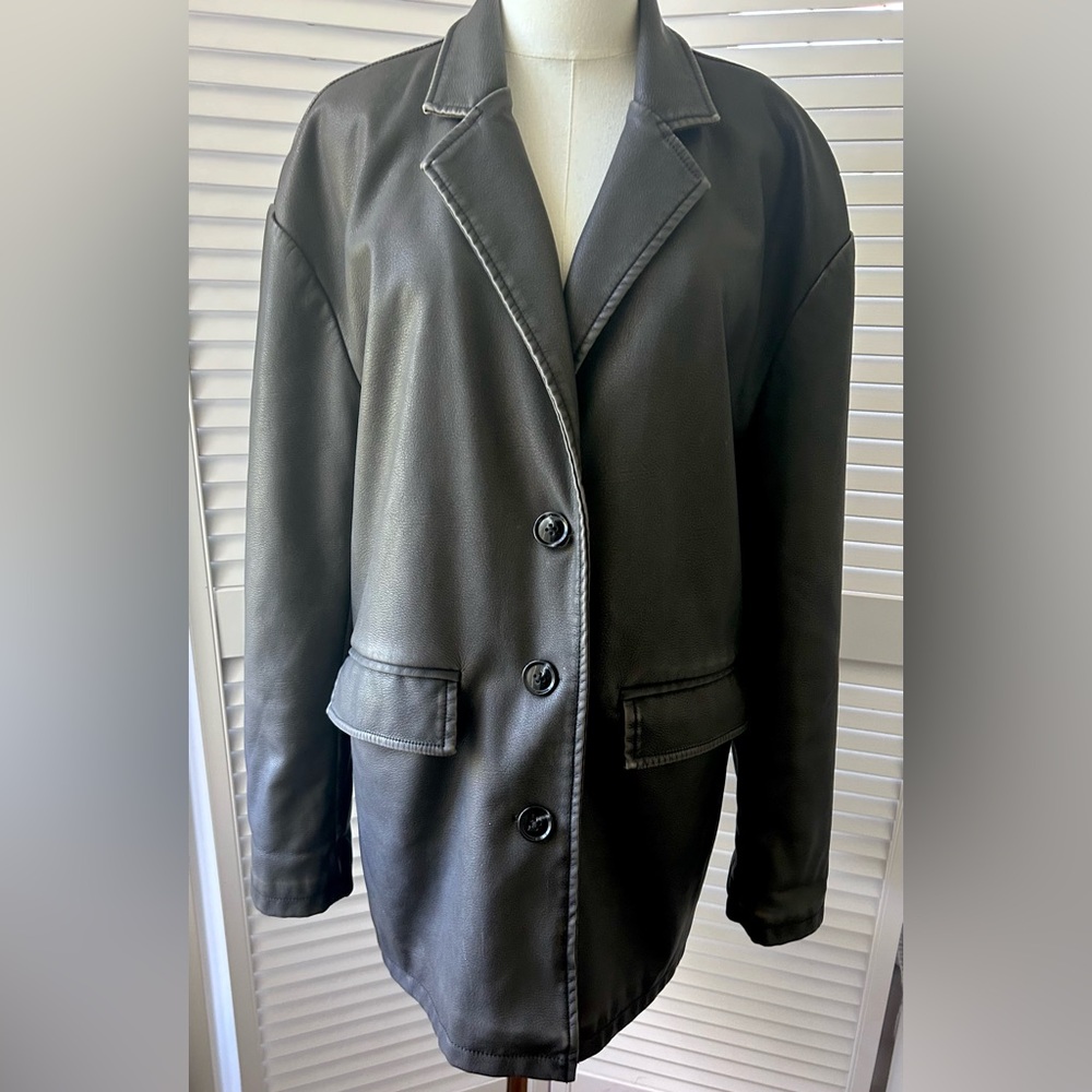 Urban Outfitters vegan leather overcoat w quilted lining. Excellent condition. - Picture 5 of 14